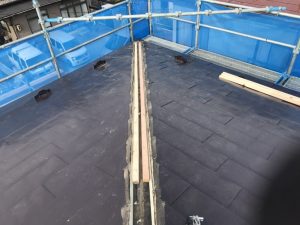 屋根の棟の修理